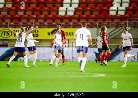 Kit Graham (16 Tottenham) feiert das Tor während des Spiels zwischen Tottenham Hotspur und Charlton Athletic im Gaughan Group Stadium Brisbane Road in London, England. (Liam Asman/SPP) Credit: SPP Sport Press Photo. /Alamy Live News Stockfoto