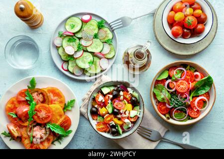 Frische vegetarische Salate, Overhead Flat Lay Shot einer Auswahl Stockfoto