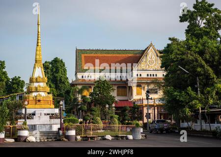 Der neue Tempel des Wat Mahathat Worawihan in der Stadt und Provinz Ratchaburi in Thailand, Thailand, Ratchaburi, 14. November, 2023 Stockfoto