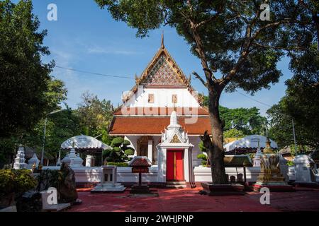 Der neue Tempel des Wat Mahathat Worawihan in der Stadt und Provinz Ratchaburi in Thailand, Thailand, Ratchaburi, 14. November, 2023 Stockfoto