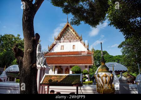 Der neue Tempel des Wat Mahathat Worawihan in der Stadt und Provinz Ratchaburi in Thailand, Thailand, Ratchaburi, 14. November, 2023 Stockfoto