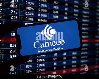 Konskie, Polen – 09. Februar 2024: Das Firmenlogo von Cameco wird auf dem Mobiltelefon angezeigt Stockfoto