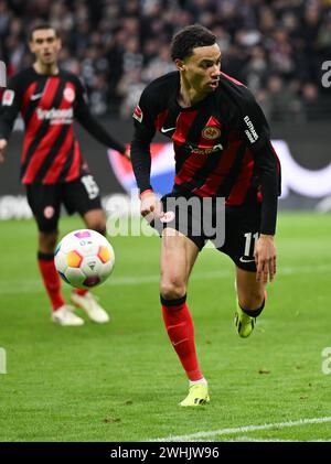 10. Februar 2024, Hessen, Frankfurt/Main: Fußball: Bundesliga, Eintracht Frankfurt - VfL Bochum, 21. Spieltag im Deutsche Bank Park. Frankfurter Hugo Ekitiké in Aktion. Foto: Arne Dedert/dpa - WICHTIGER HINWEIS: Gemäß den Vorschriften der DFL Deutschen Fußball-Liga und des DFB Deutschen Fußball-Bundes ist es verboten, im Stadion und/oder im Spiel aufgenommene Fotografien in Form von sequenziellen Bildern und/oder videoähnlichen Fotoserien zu verwenden oder zu verwenden. Stockfoto