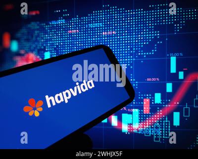 Konskie, Polen – 09. Februar 2024: Das Firmenlogo von Hapvida wird auf dem Mobiltelefon angezeigt Stockfoto