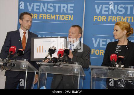 KOPENHAGEN/DÄNEMARK. 9. Juni 2015  liber-Wahlen die neue liberale Partei und die dänische Liberale Partei halten gemeinsame Pressekonferenz ab, um die Kontrolle über den politischen Sylumsucher und die Reduzierung des Taschengeldes auf der Pressekonferenz im Zentrum Lars Lokke Rasmussen Parteivorsitzender und Premierminister kadidieren auf seiner linken Seite Inger Stojberg und dem Fraktionsvorsitzenden Kristian jensen heute in Christiansborg Stockfoto