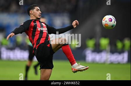 10. Februar 2024, Hessen, Frankfurt/Main: Fußball: Bundesliga, Eintracht Frankfurt - VfL Bochum, 21. Spieltag im Deutsche Bank Park. Frankfurter Farès CHAIBI in Aktion. Foto: Arne Dedert/dpa - WICHTIGER HINWEIS: Gemäß den Vorschriften der DFL Deutschen Fußball-Liga und des DFB Deutschen Fußball-Bundes ist es verboten, im Stadion und/oder im Spiel aufgenommene Fotografien in Form von sequenziellen Bildern und/oder videoähnlichen Fotoserien zu verwenden oder zu verwenden. Stockfoto