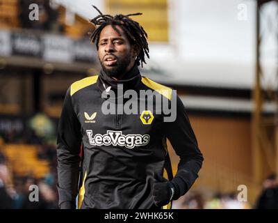 Wolverhampton, Großbritannien. Februar 2024. Wolverhampton, England, 10. Februar 2024: Boubacar Traore (6 Wölfe) wärmt sich während des Premier League-Fußballspiels zwischen Wolverhampton Wanderers und Brentford im Molineux-Stadion in Wolverhampton, England (Natalie Mincher/SPP) auf. /Alamy Live News Stockfoto