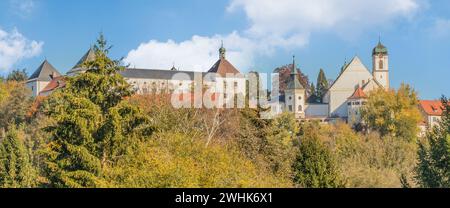 Schloss Wolfegg und Pfarrkirche, Bezirk Ravensburg Stockfoto