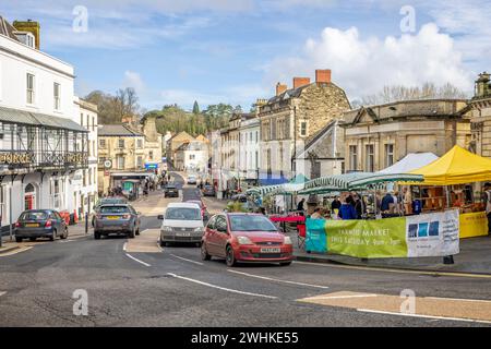 Frome Saturday Farmers Market Imbissstände in Market Place, Frome, Somerset, Großbritannien am 10. Februar 2024 Stockfoto