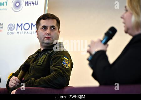 Nicht exklusiv: LVIV, UKRAINE - 09. FEBRUAR 2024 - Leiter der Abteilung für soziale Unterstützung der Hauptdirektion des Verteidigungsministeriums des Arms Stockfoto