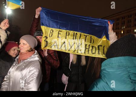 Nicht exklusiv: KIEW, UKRAINE - 09. FEBRUAR 2024 - Teilnehmer der Kundgebung zur Unterstützung von Valerii Zaluzhnyi, kürzlich aus dem Amt von Comm entlassen Stockfoto