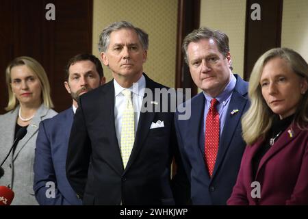 Nicht exklusiv: KIEW, UKRAINE - 09. FEBRUAR 2024 - Mitglied des Repräsentantenhauses French Hill und Vorsitzender des Ständigen Auswahlkomitees des US-Repräsentantenhauses Stockfoto