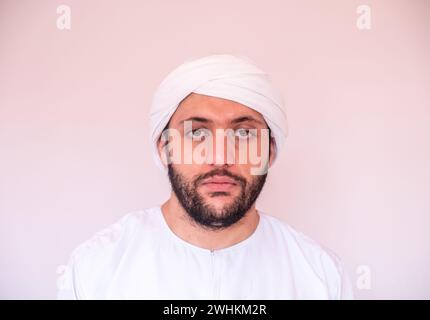 arabischer Mann Nahaufnahme Gesichtsausdruck Stockfoto