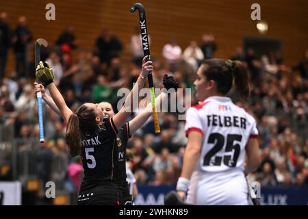 Berlin, Deutschland. Februar 2024. Hockey/Halle, Frauen: Europameisterschaft, Deutschland - Österreich, Halbfinale. Deutschlands Pia Lhotak jubelt. Quelle: Sebastian Christoph Gollnow/dpa/Alamy Live News Stockfoto