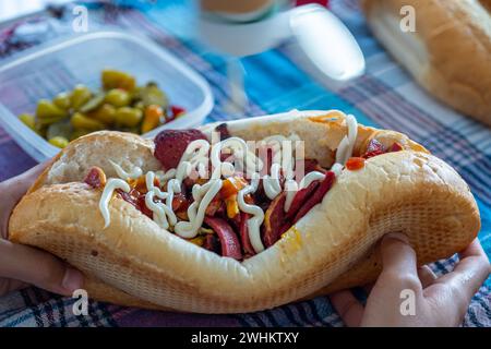 Sehr leckeres und spezielles Sandwich mit viel Käse Stockfoto