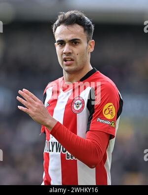 Wolverhampton, Großbritannien. Februar 2024. Sergio Reguilón aus Brentford, während des Premier League-Spiels Wolverhampton Wanderers gegen Brentford in Molineux, Wolverhampton, Vereinigtes Königreich, 10. Februar 2024 (Foto: Cody Froggatt/News Images) in Wolverhampton, Vereinigtes Königreich am 10. Februar 2024. (Foto: Cody Froggatt/News Images/SIPA USA) Credit: SIPA USA/Alamy Live News Stockfoto