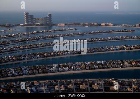 Blick auf das Hotel Atlantis The Royal, Palm Jumeirah, Dubai, Vereinigte Arabische Emirate, VAR von der Aussichtsplattform View at the Palm Stockfoto