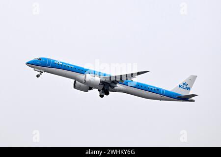 Flugzeug KLM Cityhopper, Embraer E195-E2, PH-NXC Stockfoto