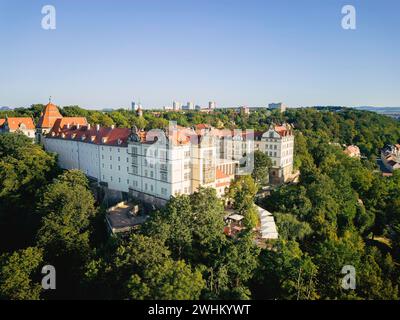 Pirna an der Elbe. Allgemeiner Blick auf die Altstadt mit der Festung Sonnenstein, Pirna, Sachsen, Deutschland Stockfoto