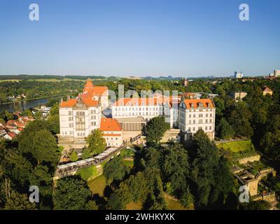 Pirna an der Elbe. Allgemeiner Blick auf die Altstadt mit der Festung Sonnenstein, Pirna, Sachsen, Deutschland Stockfoto