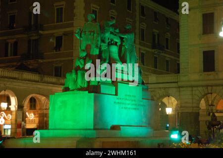 Kriegsdenkmal Piazza Mameli Savona Stockfoto