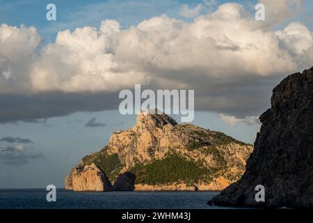 Insel Es Colomer aus Cala Boquer Stockfoto