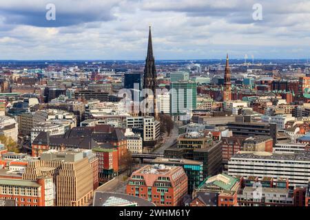 Luftaufnahme der Hamburger Innenstadt, Deutschland. Blick vom Glockenturm der St. Michaels Kirche Stockfoto