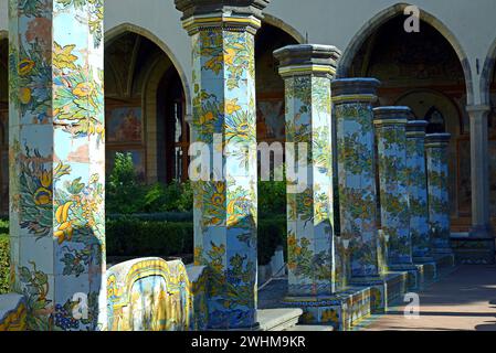 Kreuzgang, Basilica di Santa Chiara, Neapel, Italien Stockfoto