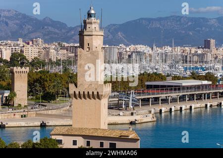 Paraires Turm und Signalturm des Leuchtturms Porto Pi Stockfoto