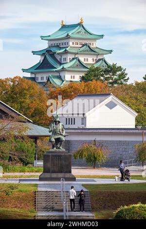 Eine Statue von Kato Kiyomasa, einem erfahrenen Erbauer der Burg von Nagoya. Nagoya. Japan Stockfoto