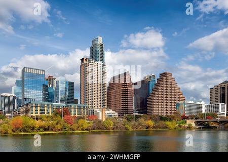 Skyline der Innenstadt von Austin am Colorado River in Austin, Texas, USA. Stockfoto