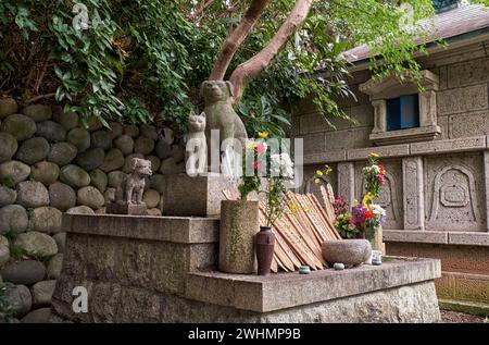 Ein Altar in dem Bereich, der den toten Haustieren gewidmet ist. Toganji-Tempel. Nagoya. Japan Stockfoto