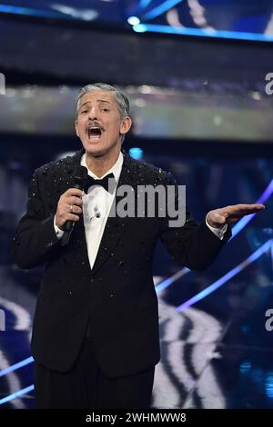 Sanremo, Italien. Februar 2024. Fiorello bei der 74. Ausgabe des SANREMO Italyn Song Festivals im Ariston Theatre in Sanremo, Norditalien - Samstag, 10. FEBRUAR 2024. Unterhaltung. (Foto: Marco Alpozzi/Lapresse) Credit: LaPresse/Alamy Live News Stockfoto