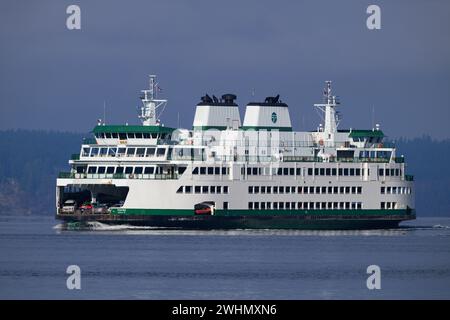 Mukilteo, WA, USA - 7. Februar 2024; Fähre des Staates Washington mit Auto- und Passagierdienst an Bord der MV Tokitae Stockfoto