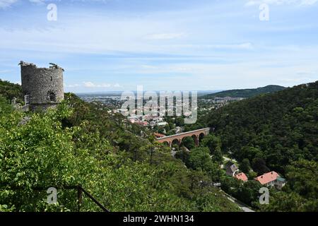 Künstliche Ruine des schwarzen Turms, Österreich Stockfoto