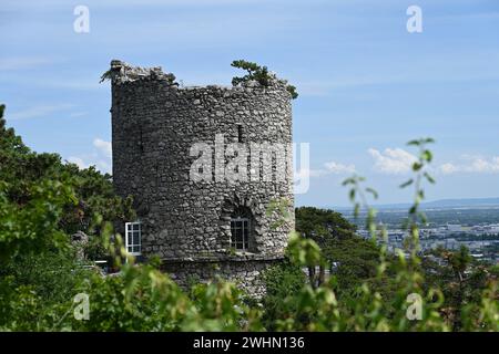 Künstliche Ruine des schwarzen Turms, Österreich Stockfoto