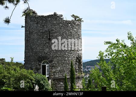 Künstliche Ruine des schwarzen Turms, Österreich Stockfoto