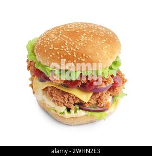 Köstlicher Burger mit knusprigem Hähnchenpastete isoliert auf weiß Stockfoto