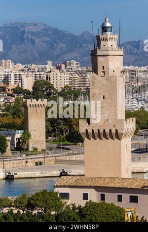 Paraires Turm und Signalturm des Leuchtturms Porto Pi Stockfoto