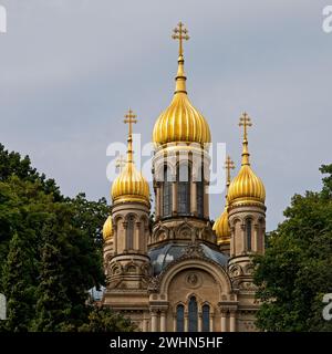 Russisch-orthodoxe Kirche St. Elisabeth in Wiesbaden mit goldenen Kuppeln, Deutschland, Europa Stockfoto