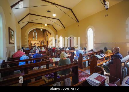 Adelaide, SA Australien 11. Februar 2024 Gemeindemitglieder nehmen an einem Sonntagsgottesdienst in einer Pfarrkirche in North Adelaide Teil. Quelle: amer Gazzal/Alamy Live News Stockfoto