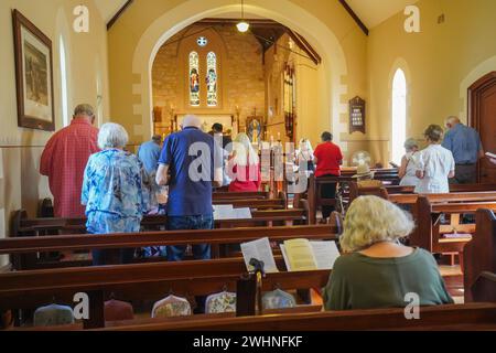 Adelaide, SA Australien 11. Februar 2024 Gemeindemitglieder nehmen an einem Sonntagsgottesdienst in einer Pfarrkirche in North Adelaide Teil. Quelle: amer Gazzal/Alamy Live News Stockfoto