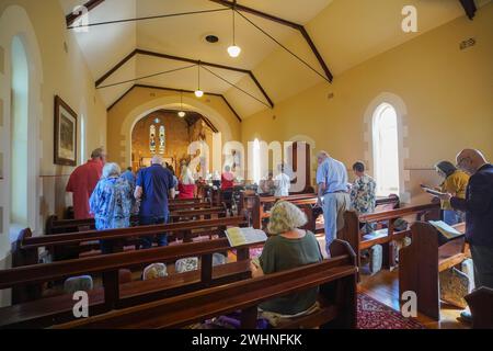 Adelaide, SA Australien 11. Februar 2024 Gemeindemitglieder nehmen an einem Sonntagsgottesdienst in einer Pfarrkirche in North Adelaide Teil. Quelle: amer Gazzal/Alamy Live News Stockfoto