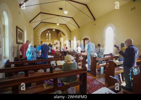 Adelaide, SA Australien 11. Februar 2024 Gemeindemitglieder nehmen an einem Sonntagsgottesdienst in einer Pfarrkirche in North Adelaide Teil. Quelle: amer Gazzal/Alamy Live News Stockfoto