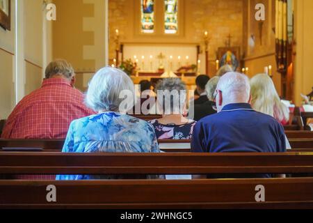 Adelaide, SA Australien 11. Februar 2024 Gemeindemitglieder nehmen an einem Sonntagsgottesdienst in einer Pfarrkirche in North Adelaide Teil. Quelle: amer Gazzal/Alamy Live News Stockfoto