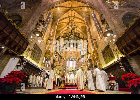 Misa en la catedral Stockfoto