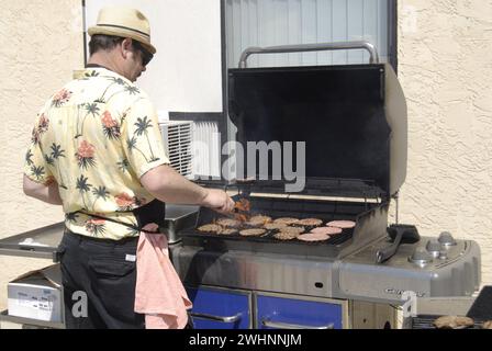 LEWISTON/IDAHO STATE/USA   Senioren im R oyal Plaza Retirement Center Genießen Sie heute am donnerstag, den 16. Mai 2012 Barbeque, hawaiianische Hotdogs und Hamburger sowie eine Oldtimer-Show Stockfoto