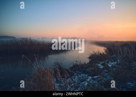 Fluss in schleswig-Holstein im Winter Stockfoto