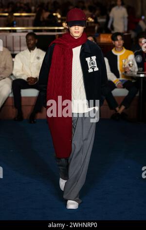 New York, Vereinigte Staaten. Februar 2024. TOMMY HILFIGER Herbst/Winter 2024 Runway während der New York Fashion Week am 2024. Februar in New York; US 09/02/2024 Credit: dpa/Alamy Live News Stockfoto