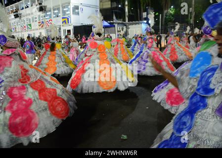 10. Februar 2024, Rio de Janeiro, Rio de Janeiro, Brasilien: RIO DE JANEIRO (RJ), 10.2.2024-CARNAVAL-DESFILE-SAPUCAI-RJ - Konzentration und Beginn der Parade der Samba-Schule Arranco, die an diesem Samstag, 10. (Foto: Fausto Maia/Thenews2/Zumapress) (Foto: © Fausto Maia/TheNEWS2 via ZUMA Press Wire) NUR REDAKTIONELLE VERWENDUNG! Nicht für kommerzielle ZWECKE! Stockfoto